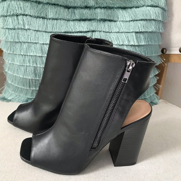 Black Peep Toe Booties🤩 - Picture 4 of 5